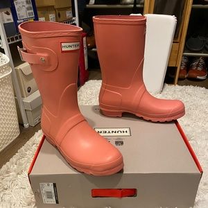 Peachy pink hunter rain boots